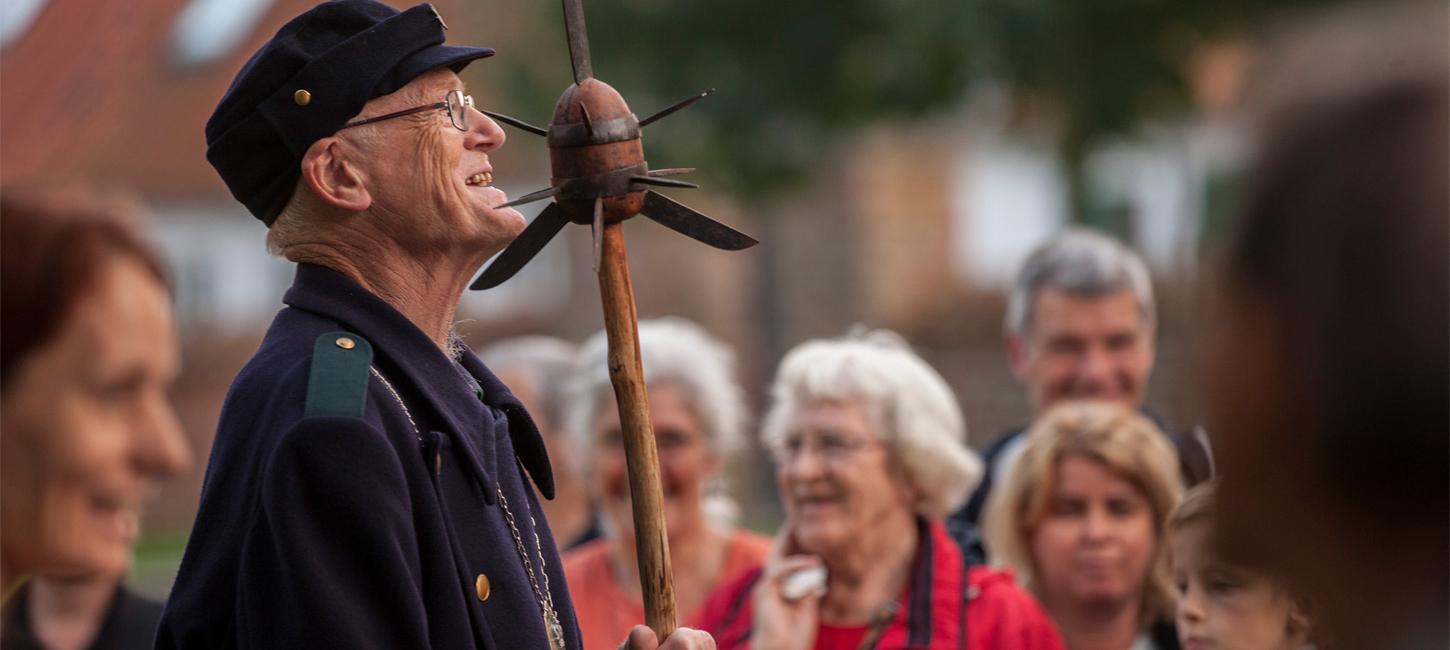 The night watchman sings | By the Wadden Sea